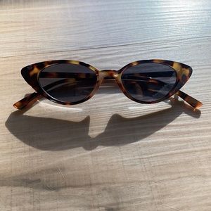 Chic Tortoise Shell Sunglasses!
